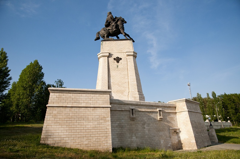 Памятник татищеву тольятти фото и описание